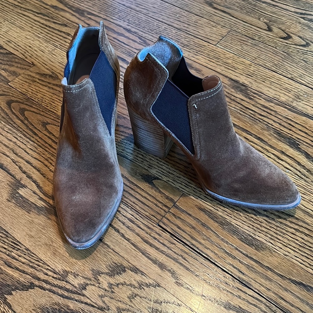 Sigerson Morrison suede brown heeled bootie. 7 1/2 womens